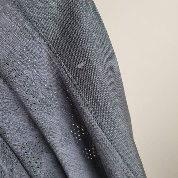 Lululemon Size 4 Swiftly Breathe Long Sleeve Shirt Vented Camo Green Gray - Picture 9 of 9